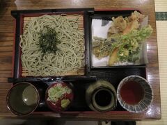 関越道の湯沢インターに乗る前に、越後湯沢駅前にある中野屋で天ぷらそばをいただく。