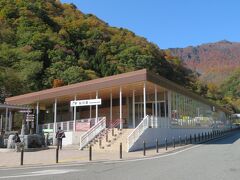 関越トンネル手前の谷川岳サービスエリア。

このあたりの紅葉がきれいなので立ち寄った次第です。
一番きれいなのは、トンネルの向こう側ですね。