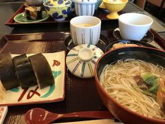 お昼は高島屋の田ごとで鯖寿司とにゅう麺をいただきました。昆布がちょっと硬かったな。