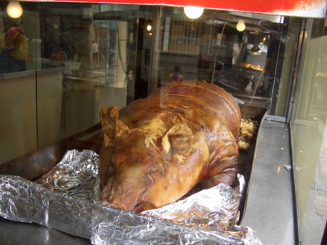 メインストリートの店にあった焼き豚