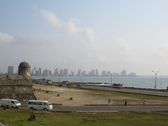 カルタへナの新市街は摩天楼だ。旧市街からボカグランデ方面を眺める。<br /><br />