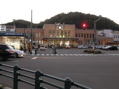 夕食はあらかじめ予約してあるお寿司屋さん。
小樽駅の近くにあるので、先ずは小樽駅へ。