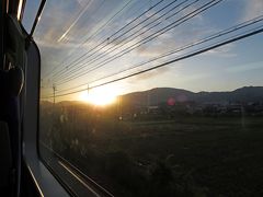 鶴橋6：11発　近鉄特急 賢島行き　ビスタカー　6603列車に乗車。
奈良県内で日の出。