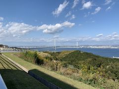 淡路サービスエリア（上り）展望台から
明石海峡大橋の眺め
　本日は天気も良く抜群の景色