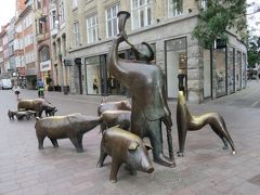 旧市街へ続くゼーゲ通りの入り口には

こんなブタの銅像がありますが

26年前も触りました!!
