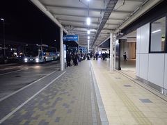 リムジンバス乗り場が並んでいます。
先に大阪駅行きが出発。