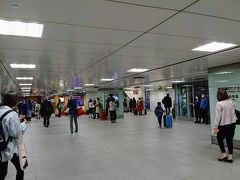 スタートは新横浜駅

go toで旅行者、増えましたね。
でも高齢者の旅行者の姿は確実に減ってますねぇ。
以前はよく見かけたが最近は全然見ない。