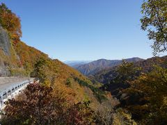 紅葉街道360号はもう終わりかなー天生峠から東の方向、雪の山が見える。