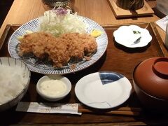 駅前のビジネスホテルに泊まったら、地域共通クーポンを頂きました
それを使って夕食はカキフライ定食