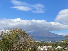 まずは旦那と2人で御殿場アウトレットのさわやかを目指しました。
お天気はいまひとつで富士山はこの通り…