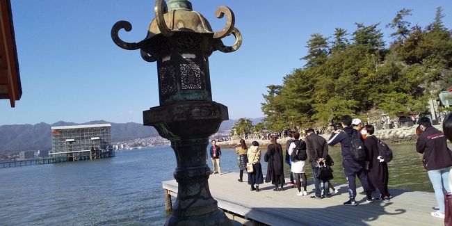 写真に夢中になると、足元が危ないよ。