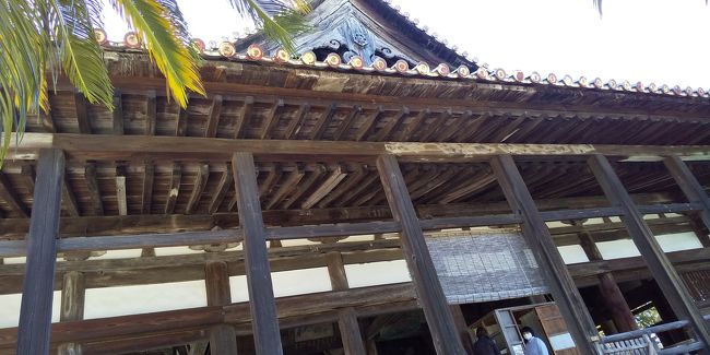 千畳閣<br /><br />宮島を出発する前に、焼き牡蠣を食べようかと。<br />失敗しました。一粒650円だって！！<br />ふたつ買って、1300円。あんまりだ（泣)<br />フェリーのりばのすぐ近くのお店でした。<br />16時に宮島を出て、広島駅に。<br />ひろしま観光ループバスに乗り、平和公園に行こうとしました。が、日が陰り、寒くなっていきます。<br />16時30分、レモンルートを一周して、降車することをやめ、広島駅に戻ってきました。一乗車200円。<br />一日券400円。<br /><br />その後、広島駅のフードコートで食事をして、呉市のホテルに戻りました。