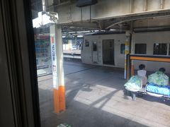お盆休み真っただ中の18きっぷ・東海道本線なので多くの人が利用していました。

