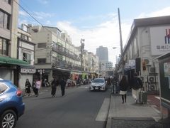 築地市場は豊洲へ移転してしまい､今､築地には場外市場だけが取り残された状態
コロナ禍だからか本体が豊洲へ移ってしまったからかは定かではないけど､晴天に恵まれた休日なので､もうちょっと活気があるのかと思っていましたが・・・