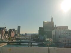 引き続き、小倉駅周辺の景色です。
柴川とゼンリンミュージアムが見えます。
