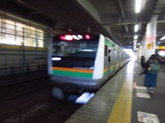 東京駅から東海道線を利用します。ブレブレの1枚。