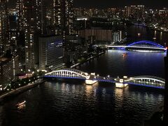 「勝鬨橋」を渡った場所に【デニーズ】があります。

なんだかなつかしい。