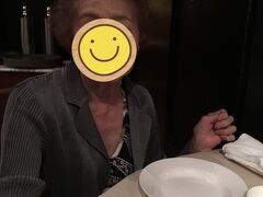 この日の夕飯は、疲れたであろう89歳の母、ホテルの中で済ませることにしました。