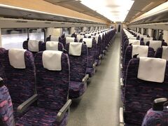 朝はのんびり10:46上野発の新幹線です。

見事にガラガラのとき2号車自由席でした。
(数分前のはくたかはそれなりに乗っていた様子ですが）

未就学児無料は6歳になろうとしている現在、最もオトク☆