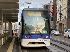 五稜郭を目指し、市電で移動します。

函館市電の函館駅前停留場もホテルから徒歩直ぐにあって便利です。
