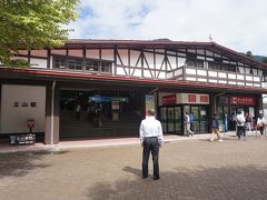 ●富山地方鉄道 立山駅

リゾートに来たような、避暑地に来たような、ドイツに来たような、素敵な駅舎です。アルペンルートの期待が高まりますね。