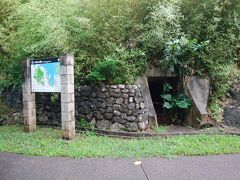 大神山公園入口
穴は、トーチカっぽいです。