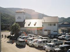 豊島家浦港にほぼ定刻に入港し、下船する。