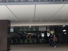 上野駅到着、しばらく来ないあいだに公園口綺麗になりましたね。
早速息子さんはぐずってます・・・