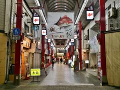 所変わって、夕ご飯は明石の魚の棚商店街までやってきました～。
明石焼きを食べて帰るのです！

あれれ...ほとんど閉まってる！ Σ(￣ロ￣lll) 開いてるお店ある？？？