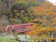 山線鉄橋と紅葉。