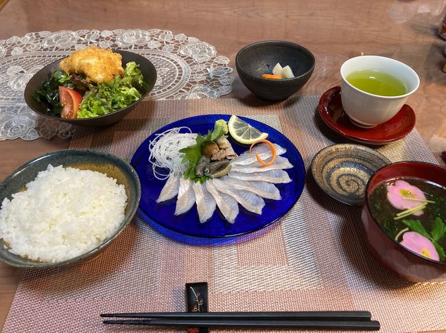 結局、1時間弱ほど待ってやっと食べれることに。<br />蒸しや焼き、天ぷらは産地を問わなければどこでも食べれるので、ここでは珍しい刺身にすることに。<br />穴子の刺身は珍しいですよね(^-^)<br /><br />クーポン券が1000円分残っていたので、約半額で食べることが出来ました。