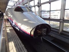 8:08
福島に停車。
連結器を出して待機するE2系。
ここで、山形新幹線との連結の儀(単に眺めるだけ)に参列しましょう。