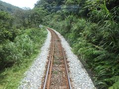 車内は先ほどのような大混雑は無かったが、それでも乗車率は高く席は埋まっている。結局４両編成の最後尾に居座り流れ去る車窓を楽しんだ。