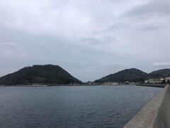 周防大島星野哲郎記念館近くの海。