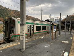 と、ここでいきなり景色は山寺駅に変わります。

本当は左沢線に乗っていきたいところがあったのですが、発車ギリギリになって腹痛が…。

左沢線の車内を見回したらトイレがなく、移動中に万が一のことがあっては大変ということで、発車1分前に左沢線を降りて、向かいのトイレ付車両のある仙山線に乗り込んだ次第。

元々山寺も候補地だったのでどちらでも良かったのですが、左沢線は次回への宿題となりました。

なお、トイレは大事になることなく事なきを得ました。