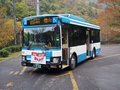 途中 三朝温泉を通って、終点の｢三徳山駐車場｣まで乗車しましたが、三徳山の参拝口は、ひとつ手前の｢三徳山｣という停留所のほうが近いです。片道700円。。