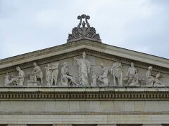 ルートヴィヒ1世が集めていたギリシャやローマの彫像が並んでいる。