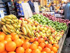 食料品のスーク(市場)へ