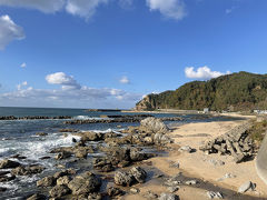 写真右の山の向こうが笹川流れ。実際には笹川流れを見たってことにはならないかな。次回来た時にはゆっくり遊覧船に乗りたい！