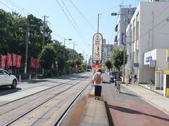では、一通り見たので住吉大社を後にしましょう。
再び電停から阪堺電車に乗りますが、ここ電停というかコンクリートの台でしょ(笑)

行きは阪堺線でしたが、帰りは上町線で天王寺まで行きます。