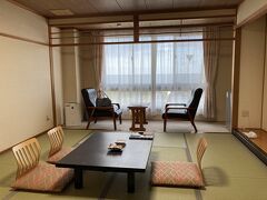 海舟
https://www.kaisyu.co.jp/

お宿は昨年と同じところで。リーズナブル、全室オーシャンビュー、ビーチにすぐ出られて、お風呂が一晩中あいてるのが気に入ってリピート。今年はGoToがあるのでいつもより早めに予約しましたが、週末はあっという間に埋まっていました。GoTo効果恐るべし( ﾟДﾟ)