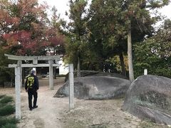 17:00 矢喰神社
万全の体制で戦った桃太郎ですが鬼が中々の強者！
桃太郎の放つ矢がことごとく鬼の矢と噛み合い落とされます。
その時の矢が祀られているのがココです

