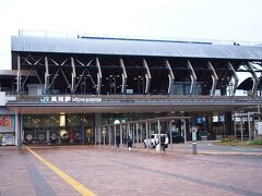 高知駅です
綺麗な駅舎ですね