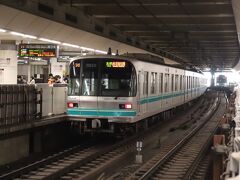 グリーンラインで日吉駅まで乗車した後、東急線に乗換・・・
ホームに停車中の電車は東京メトロ南北線経由赤羽岩淵駅行。