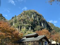 湯布院から耶馬渓に行き観光しようと思ったけど、ここも紅葉シーズンの日曜日のためかとても混んでて駐車場に入れなかったので素通りしました。