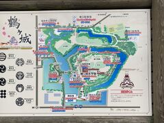 食後の散歩に鶴ヶ城に来ました。