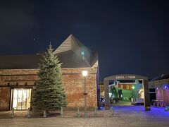 ベイエリアはかつての倉庫街ですが、古いレンガ倉庫が残されて、商業施設になっています。