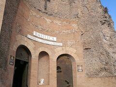 サンタ・マリア・デランジェリ・エ・デイ・マルティーリ聖堂
天使と殉教者の聖マリア教会という意味なんだそうです。

ブラタモリ・ローマ編で出てきて知りました。　
古代ローマ浴場だったところを、ミケランジェロが改築した教会だそうです。ここも番組を繰り返しみて行ってみたいと思ってました！