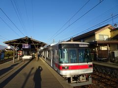 本日の宿泊地の湯田中に向かう途中、小布施駅で途中下車。
乗ってきた列車は元日比谷線の車両のようです。