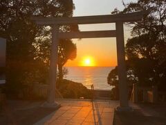 大洗磯前神社本殿鳥居での日の出シーン。